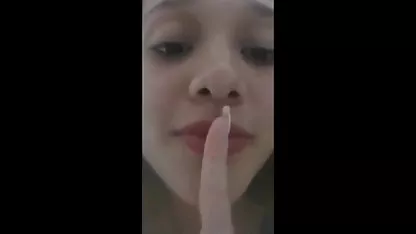 Busty金髪の女子学生でニコールがかきっと滑りゃ ポルノ あき ひと