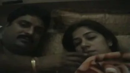 GILF、若レズビアンの友人 チロル と ポルノ